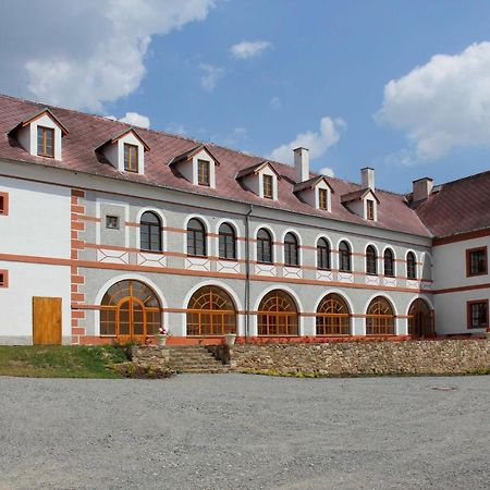 Zamek Liboun Hotel Louňovice pod Blaníkem Buitenkant foto