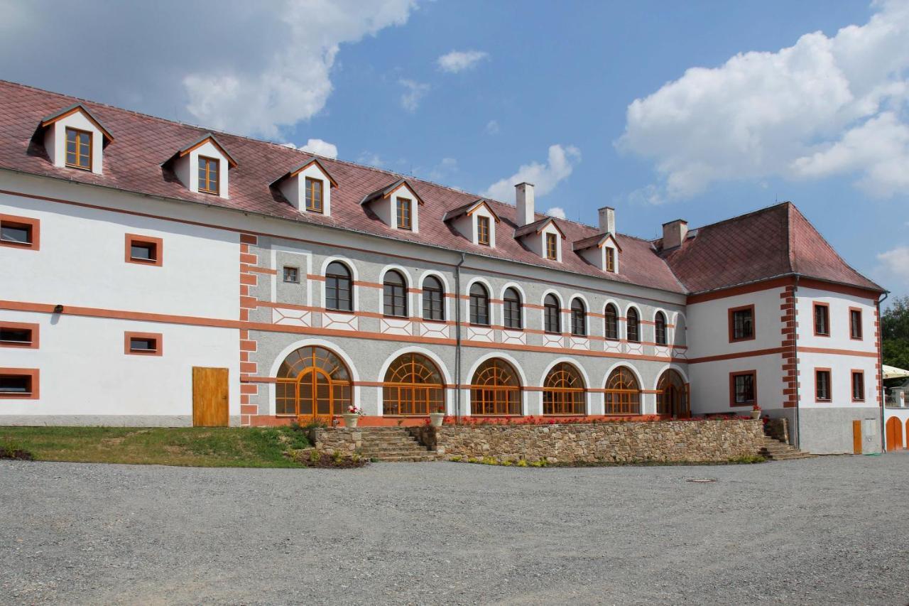 Zamek Liboun Hotel Louňovice pod Blaníkem Buitenkant foto