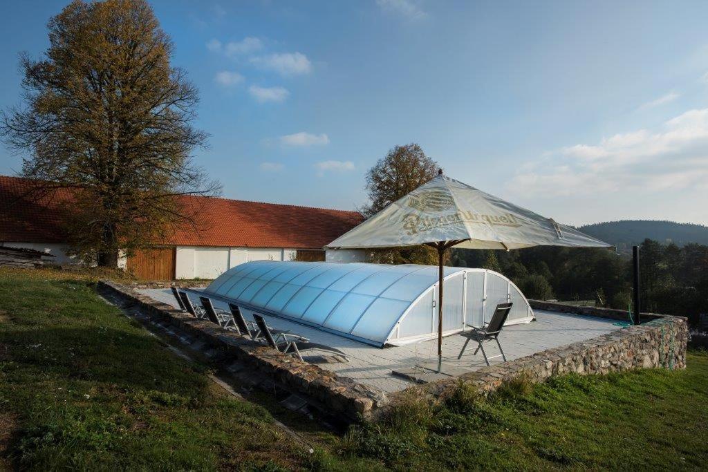 Zamek Liboun Hotel Louňovice pod Blaníkem Buitenkant foto