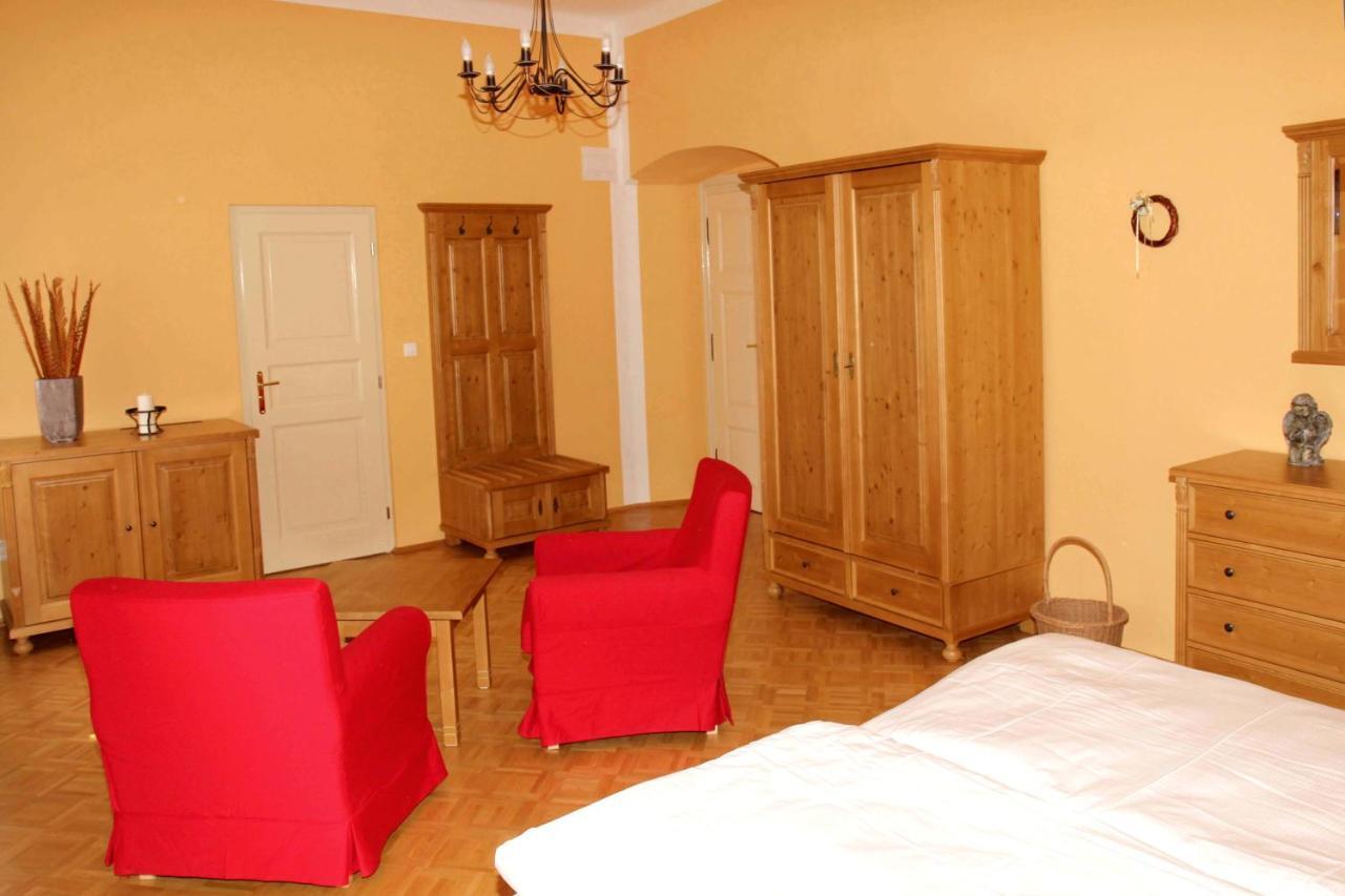 Zamek Liboun Hotel Louňovice pod Blaníkem Buitenkant foto
