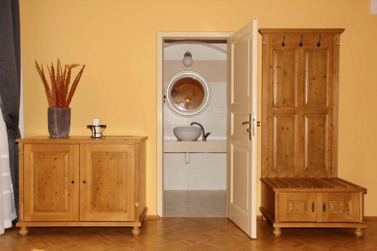 Zamek Liboun Hotel Louňovice pod Blaníkem Buitenkant foto