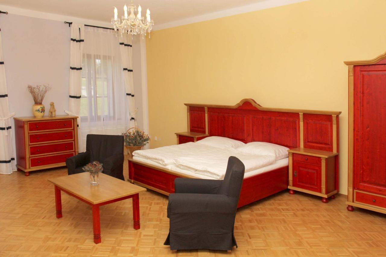 Zamek Liboun Hotel Louňovice pod Blaníkem Buitenkant foto