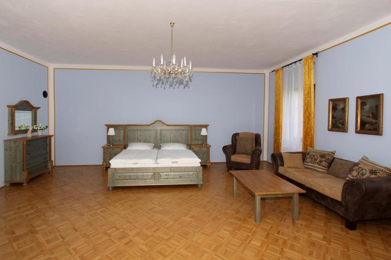 Zamek Liboun Hotel Louňovice pod Blaníkem Buitenkant foto